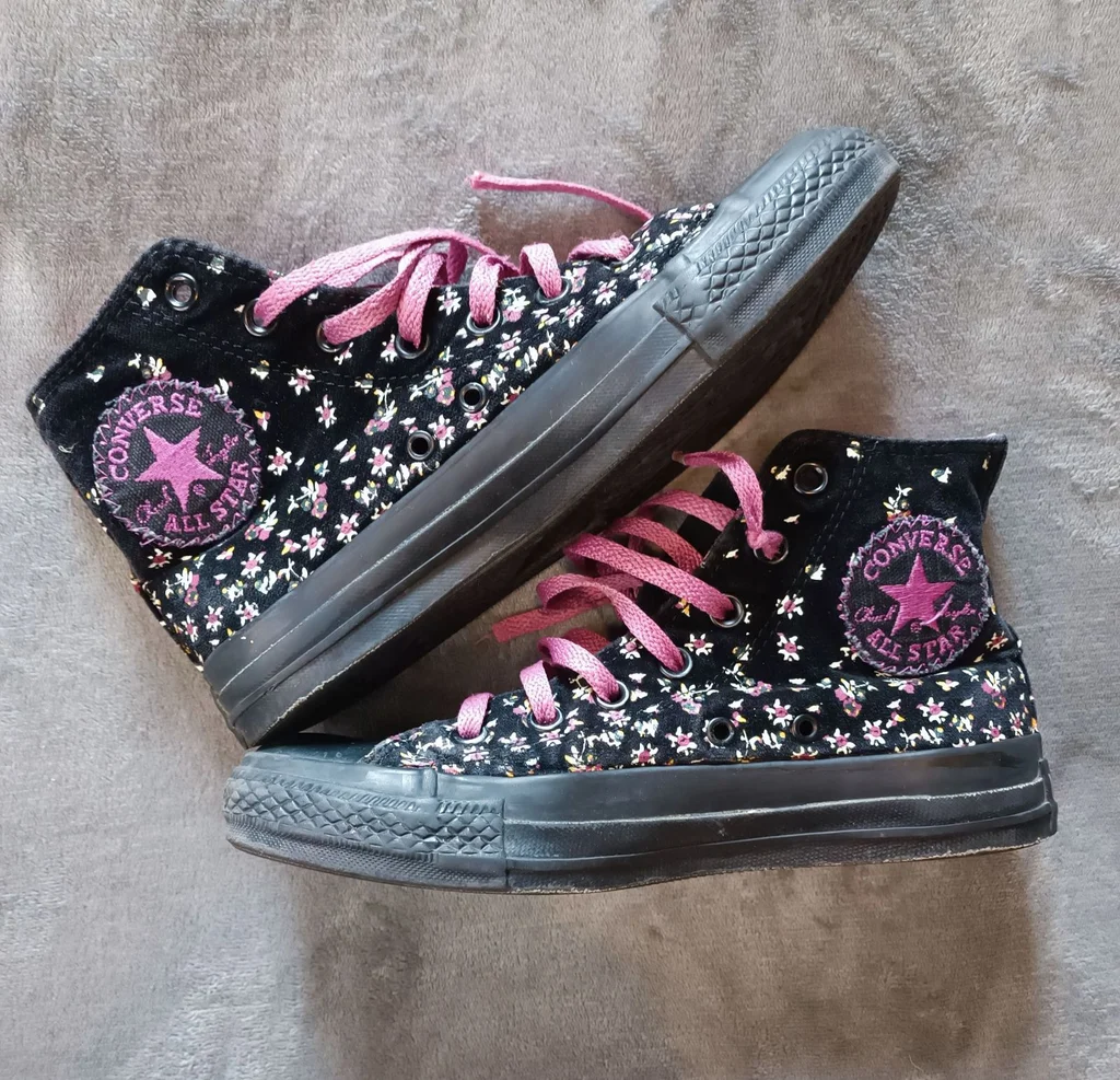 Paire de converses All Star Chuck Taylor taille 37 bon état coloris motifs à fleurs